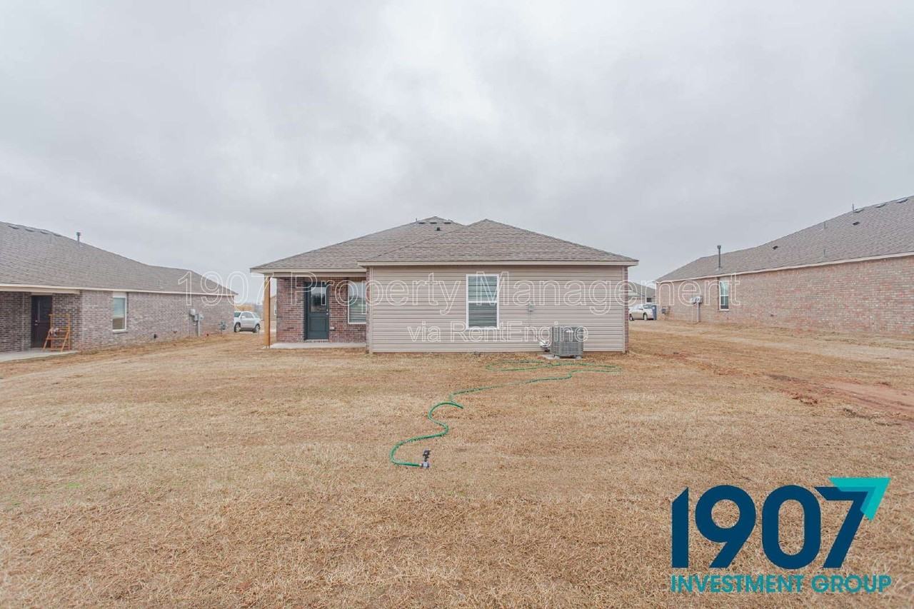 1413 Lexi Dr - Photo 5 of 27