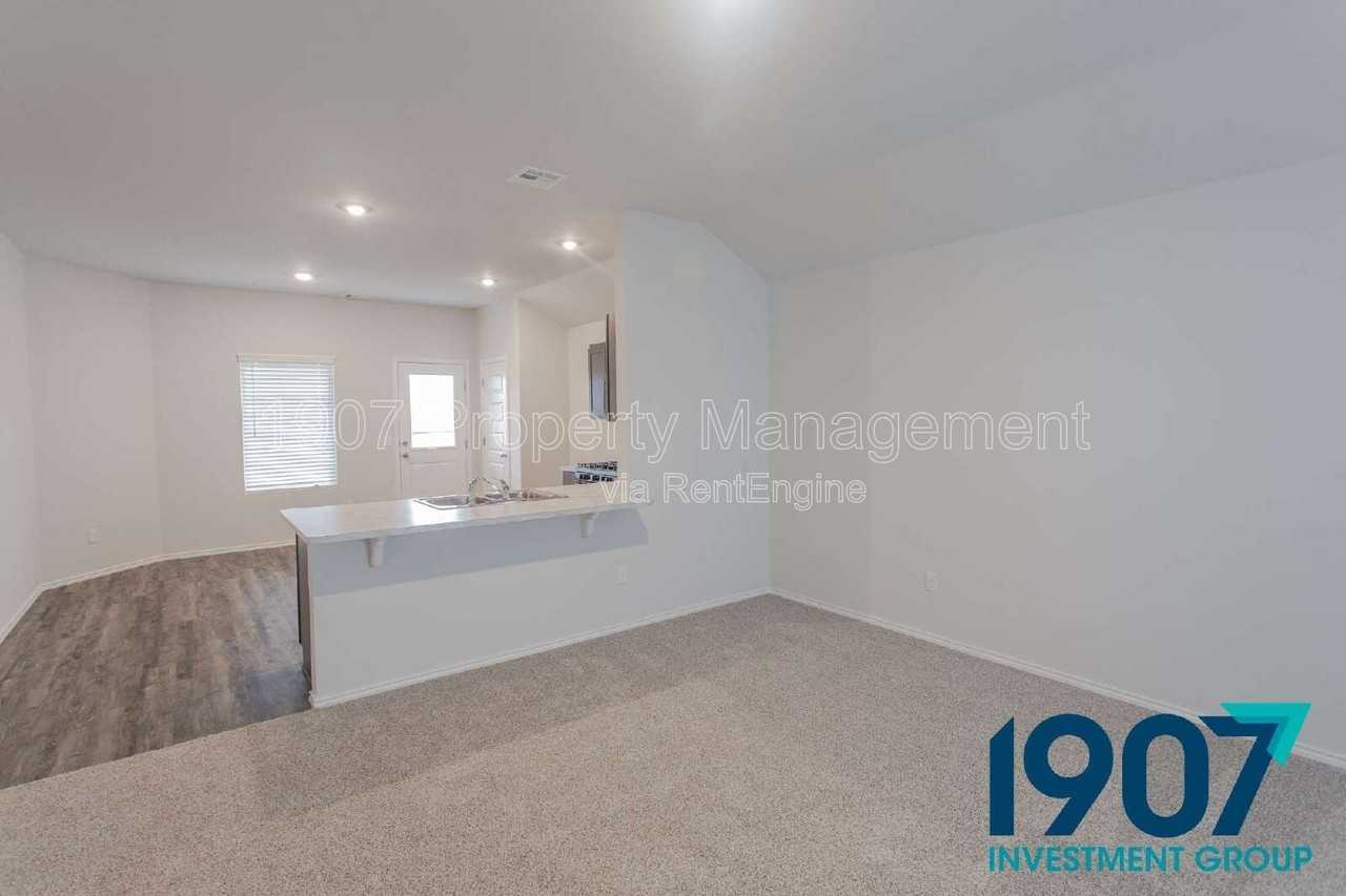 1413 Lexi Dr - Photo 6 of 27