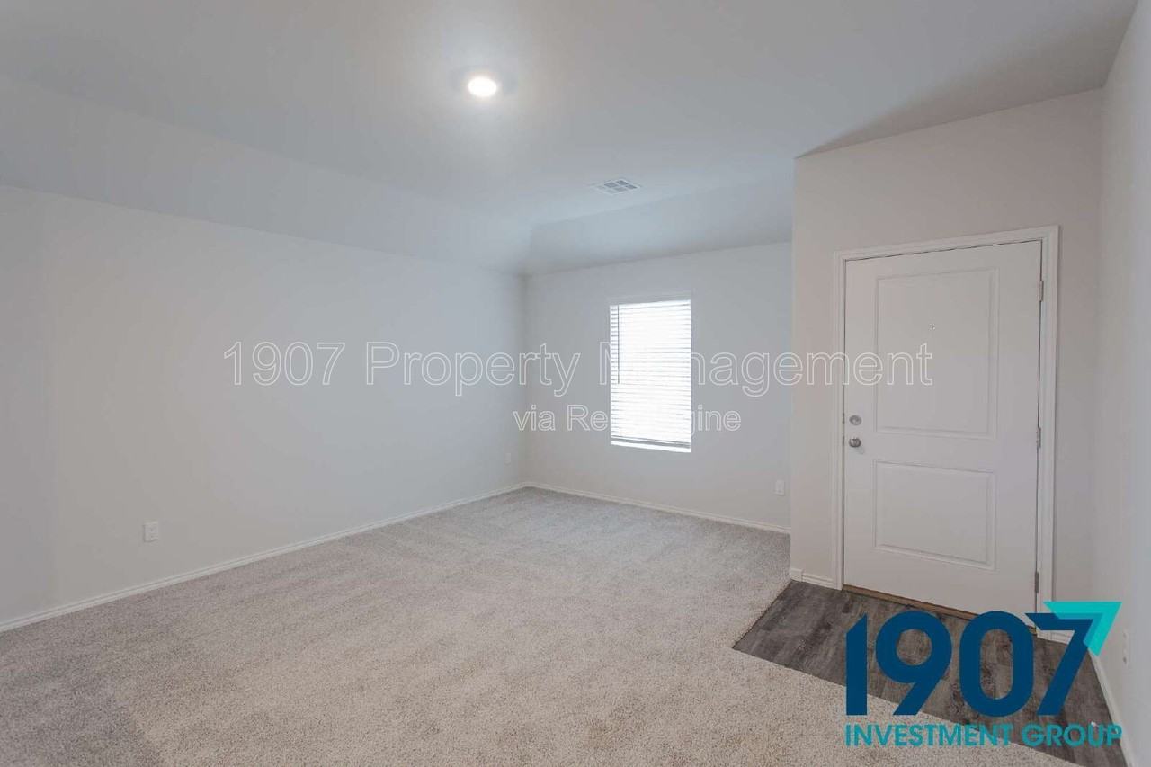 1413 Lexi Dr - Photo 7 of 27