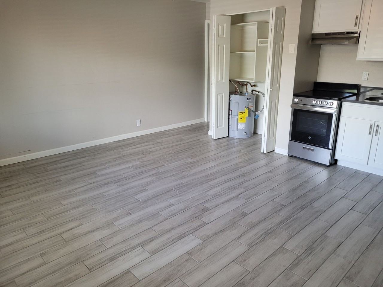 2497 N Park Ave #30 - Photo 6 of 25