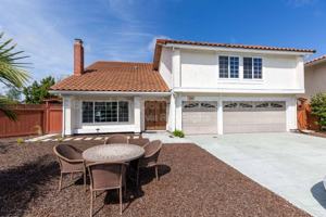 featured image of 1595 Avenida De Los Lirios