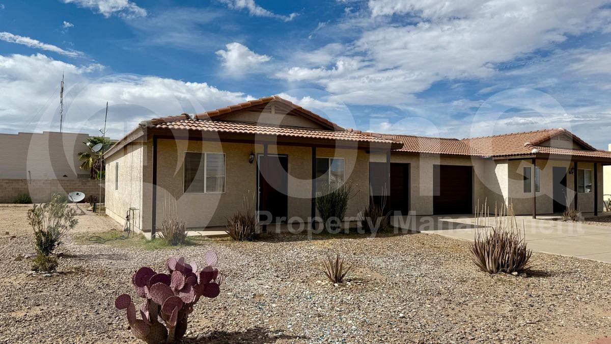 8210 W Concordia Dr #1 - Photo 2 of 18