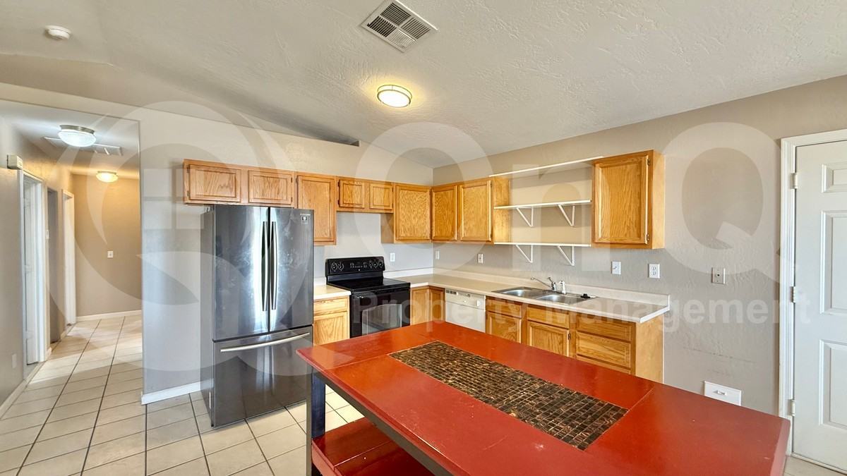 8210 W Concordia Dr #1 - Photo 3 of 18