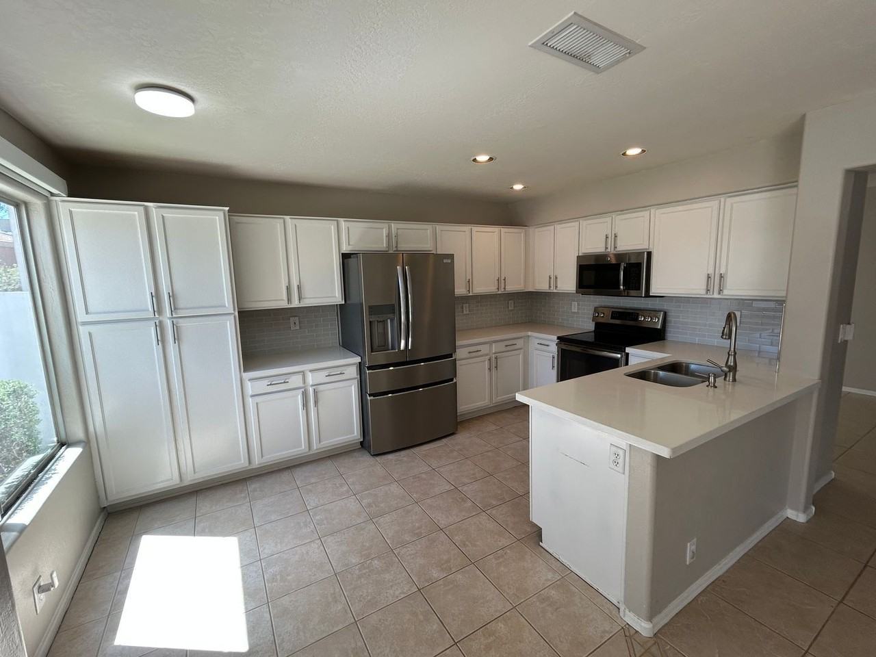 4447 E Creosote Dr - Photo 4 of 20