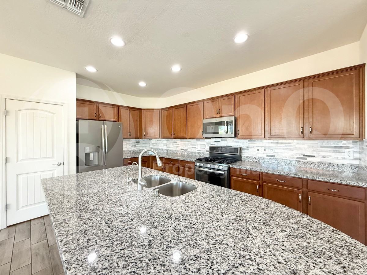 12157 W Remuda Dr - Photo 3 of 34