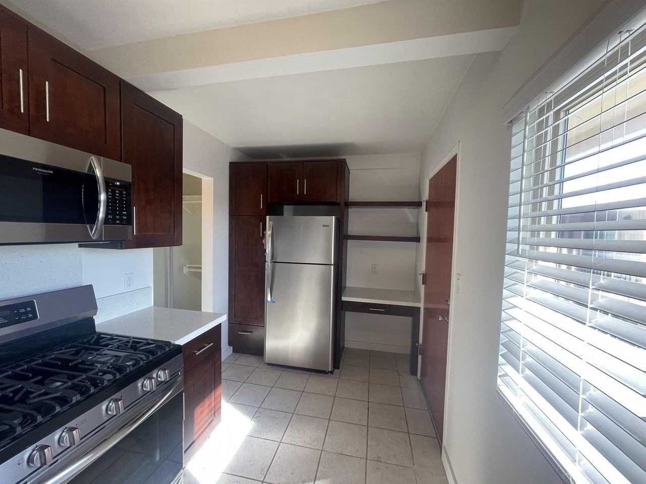 3155 Kemper Street - Photo 4 of 44