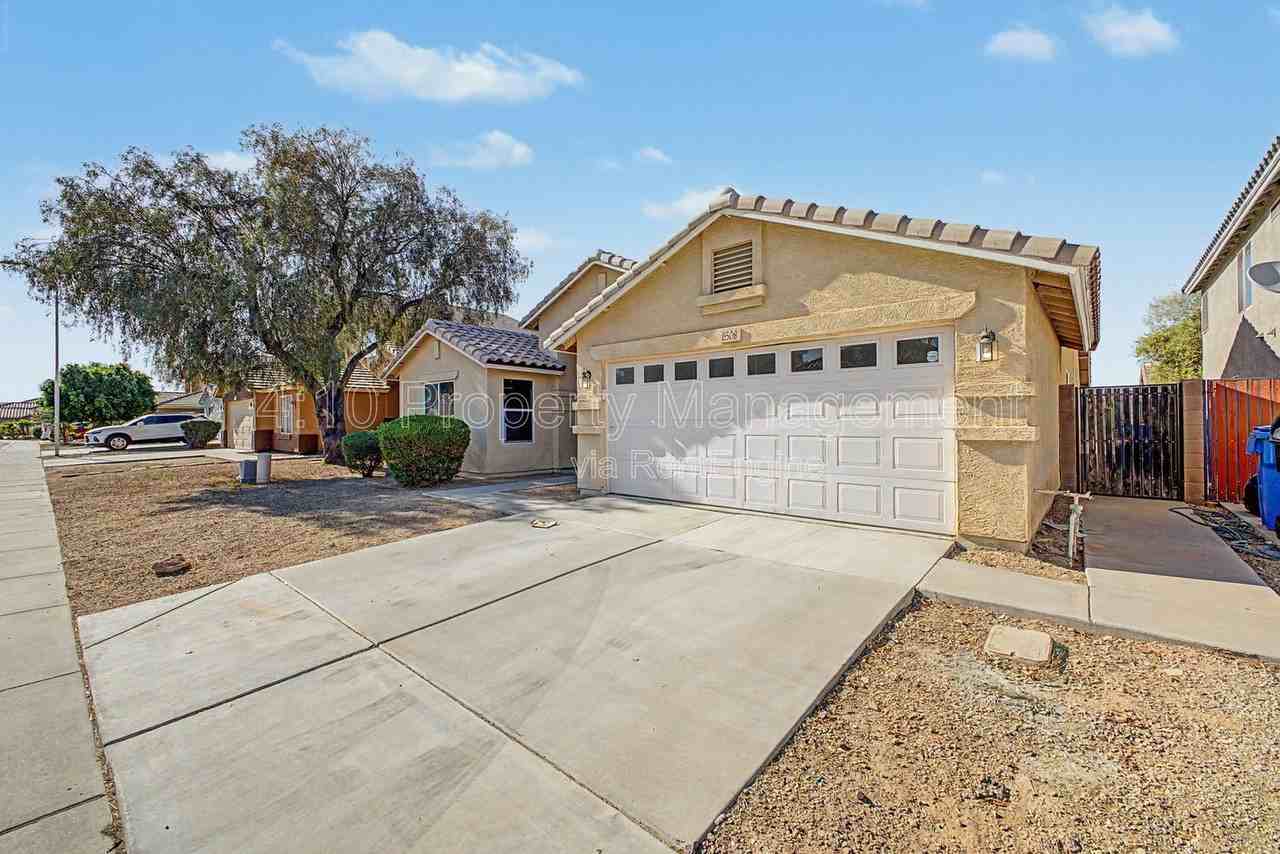 6508 W Hilton Ave - Photo 5 of 35