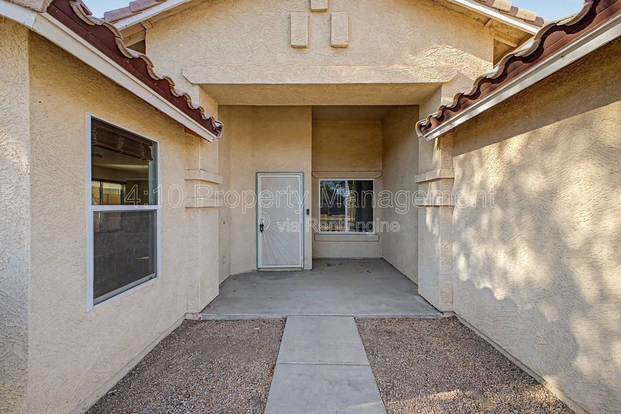 6508 W Hilton Ave - Photo 7 of 35