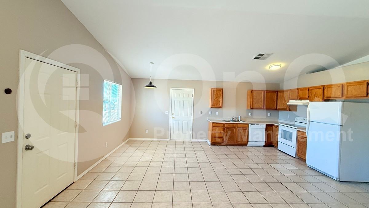 8210 W Concordia Dr #2 - Photo 3 of 17