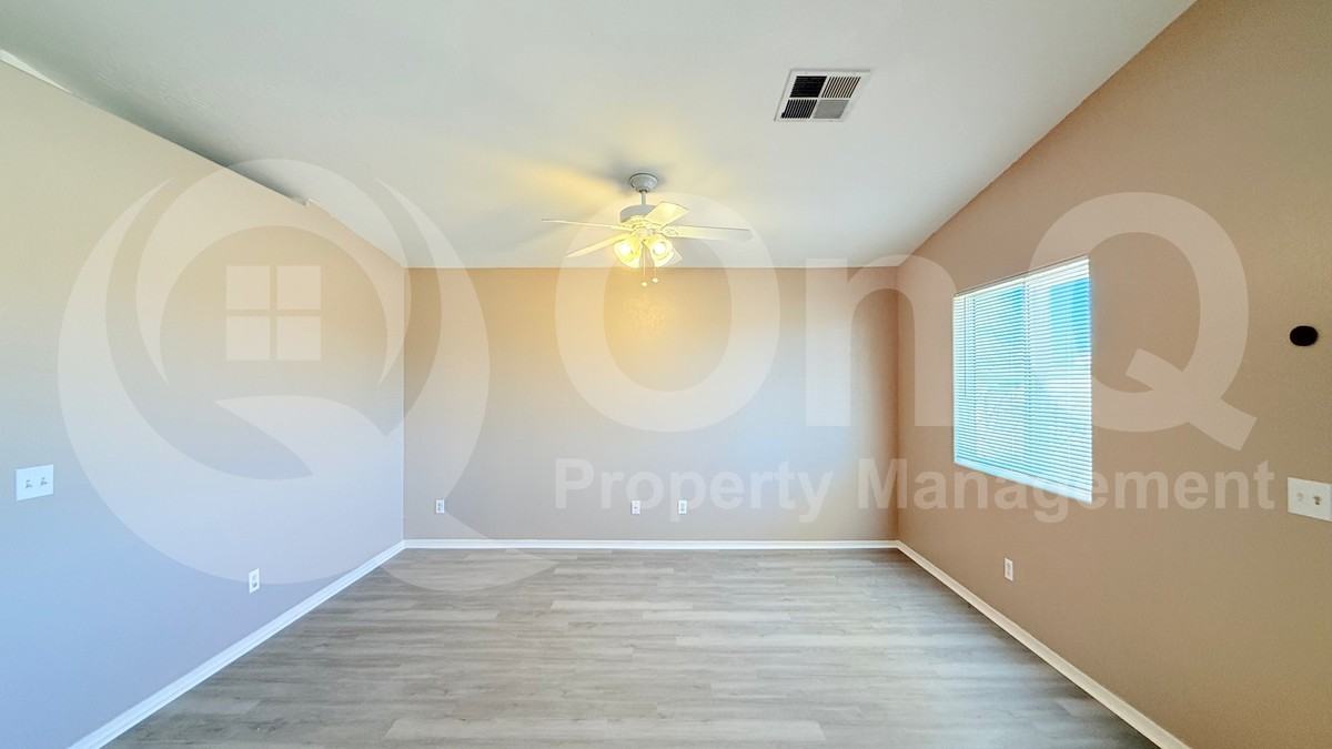 8210 W Concordia Dr #2 - Photo 5 of 17