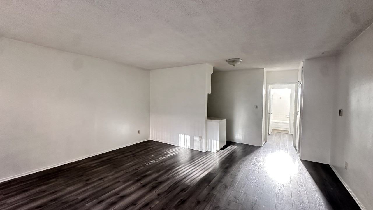 Casa Vanowen - Photo 6 of 13