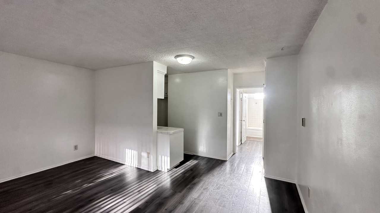 Casa Vanowen - Photo 7 of 13