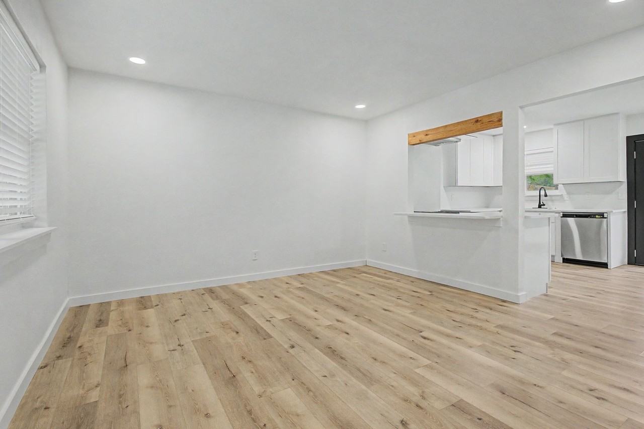 502 Rogers Way - Photo 3 of 12