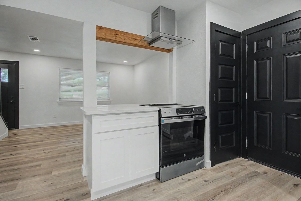 502 Rogers Way - Photo 5 of 12