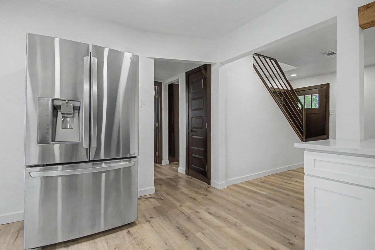 502 Rogers Way - Photo 6 of 12