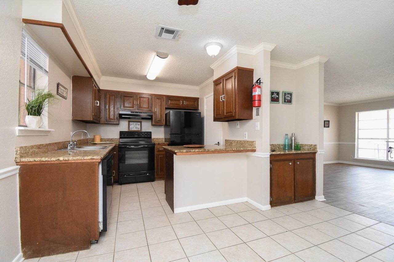 102 Palmwood Eightplex - Photo 2 of 10