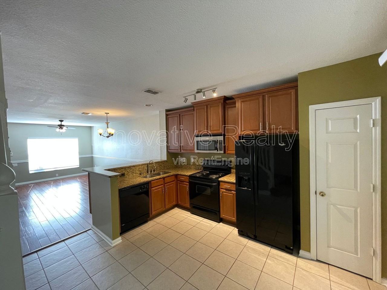 720 Shropshire Loop - Photo 4 of 16