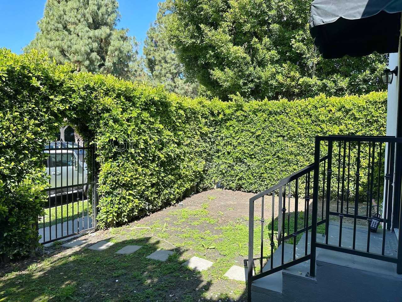 358 N San Vicente Blvd - Photo 2 of 21