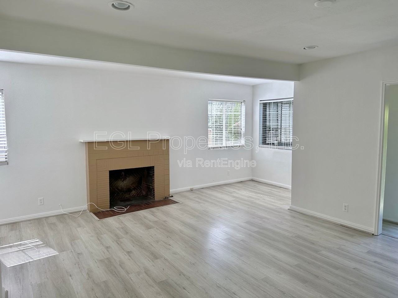 358 N San Vicente Blvd - Photo 3 of 21