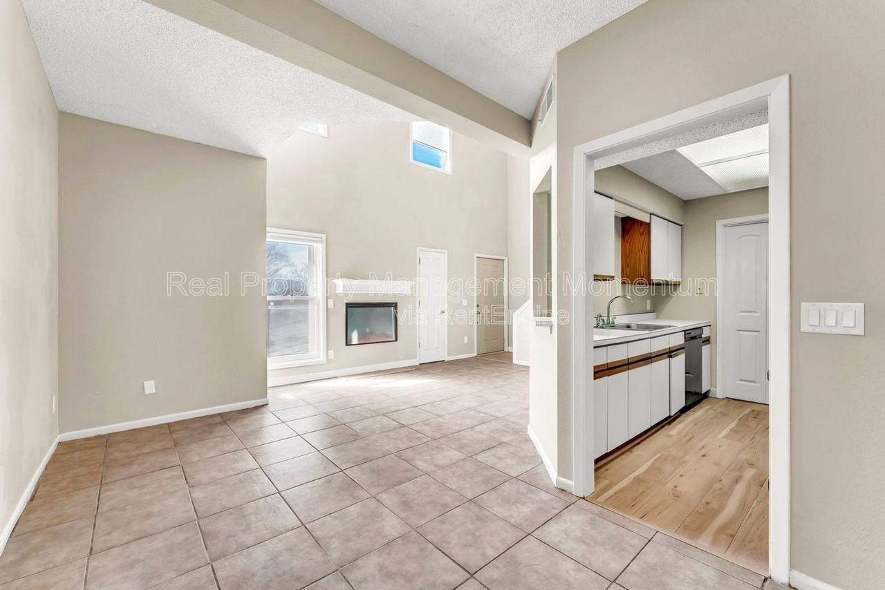 930 E Primrose St #A2 - Photo 2 of 29