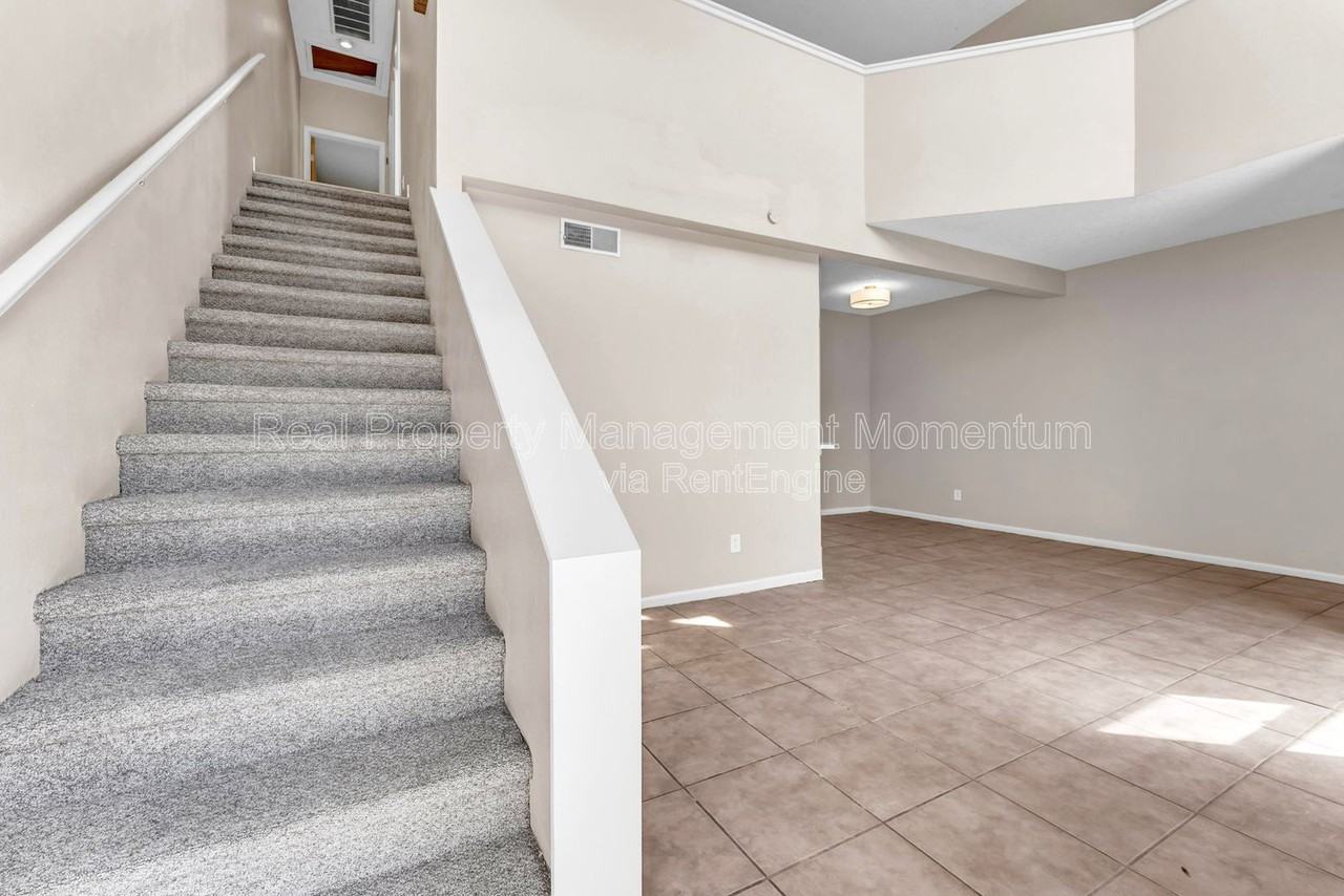 930 E Primrose St #A2 - Photo 3 of 29