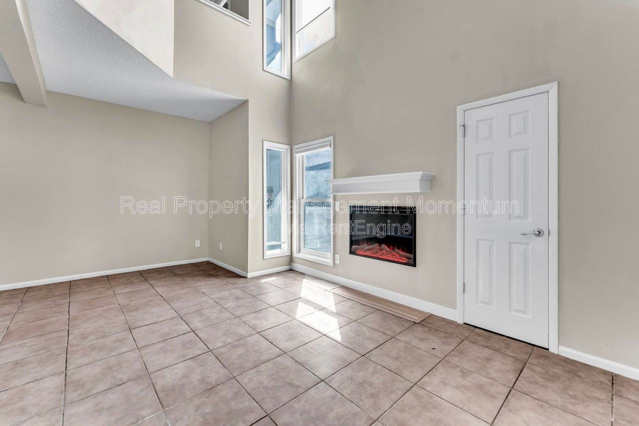 930 E Primrose St #A2 - Photo 4 of 29