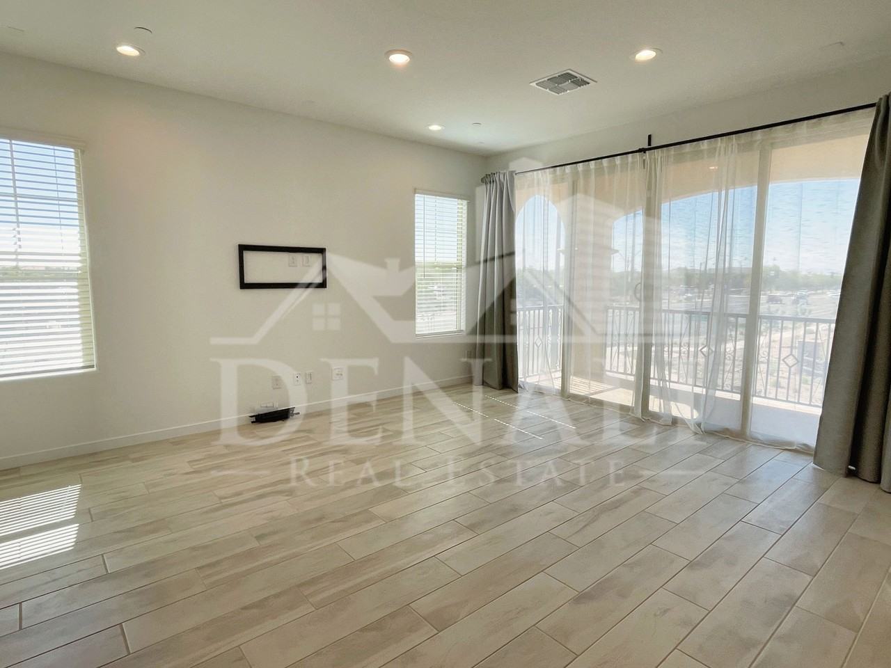 784 S Hawk Ln - Photo 3 of 25