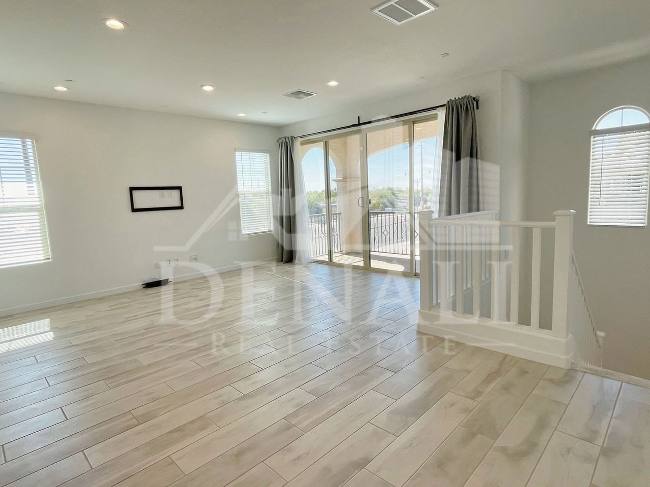 784 S Hawk Ln - Photo 4 of 25