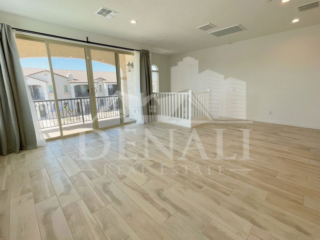 784 S Hawk Ln - Photo 5 of 25