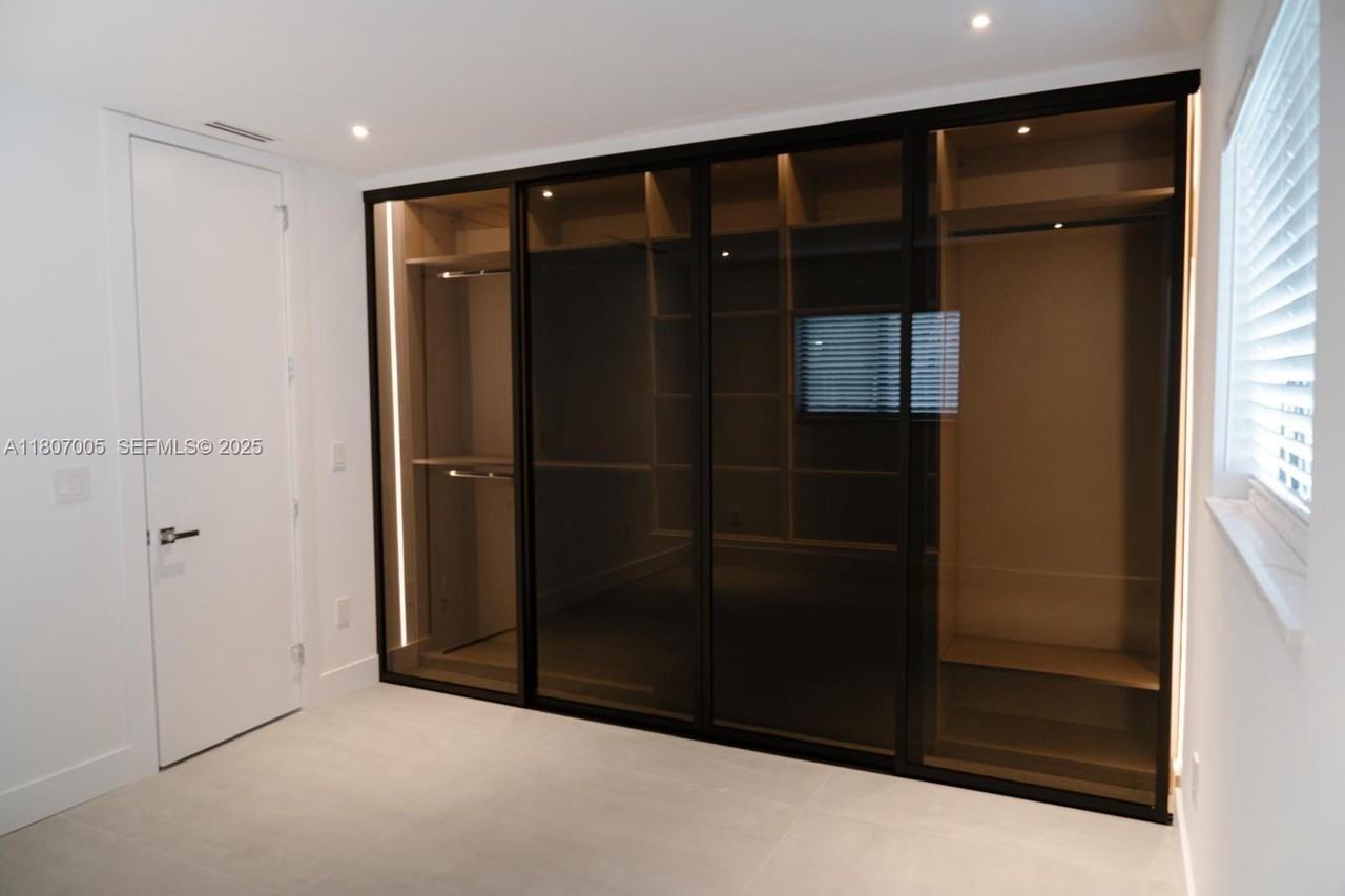 830 Northeast 171 Street - Photo 4 of 7