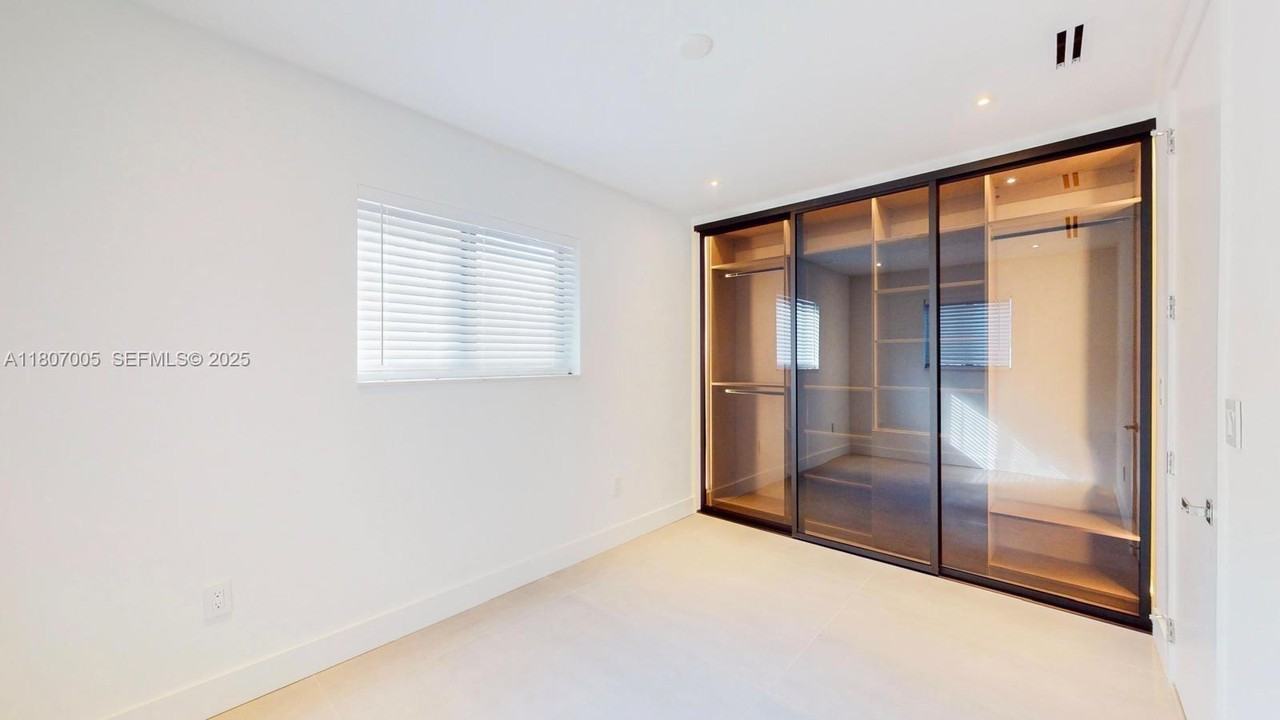 830 Northeast 171 Street - Photo 5 of 7