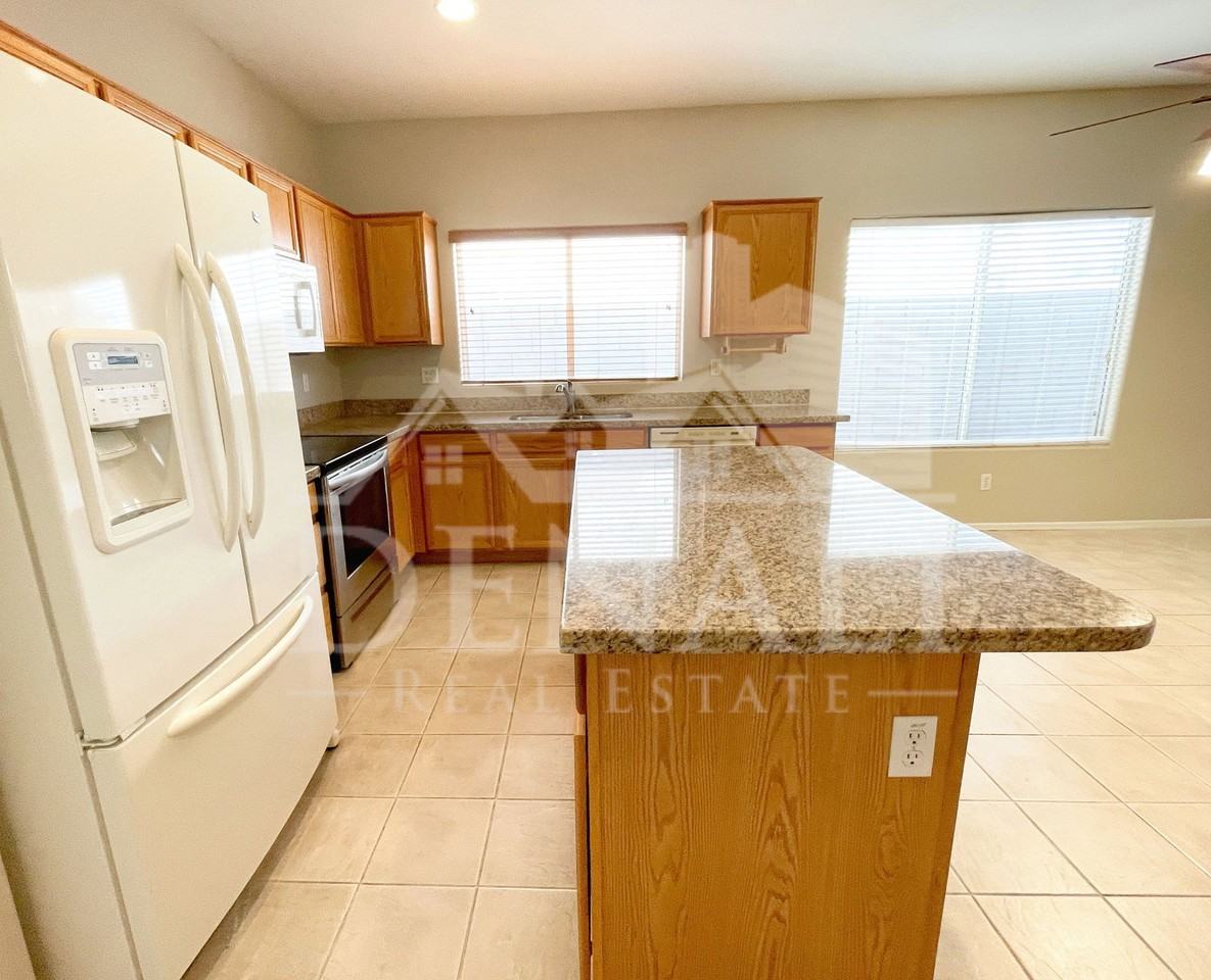 8355 W Mary Ann Dr - Photo 7 of 34