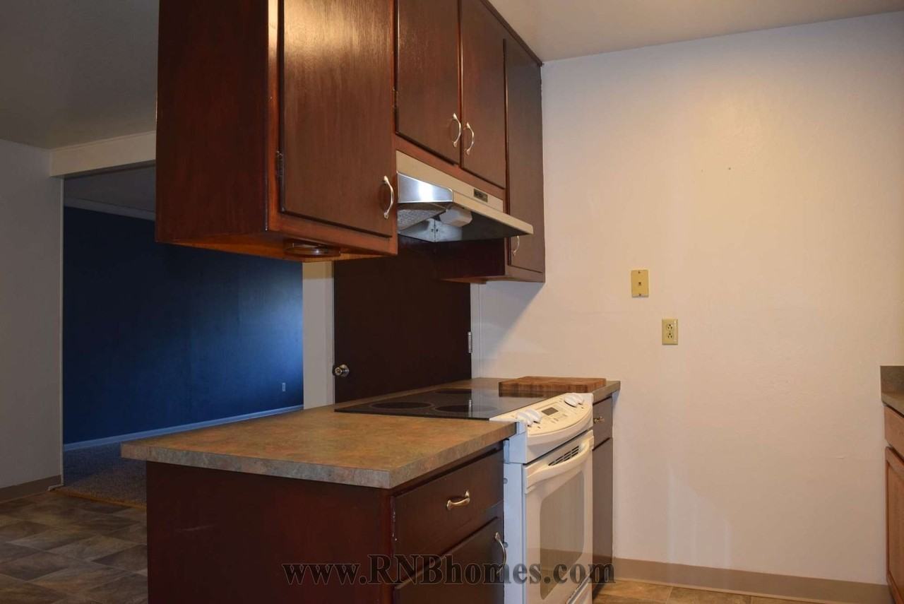 7043 Zeeland Dr - Photo 3 of 20