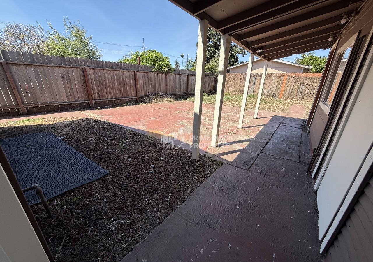 1715 82nd Ave #1 - Photo 2 of 32