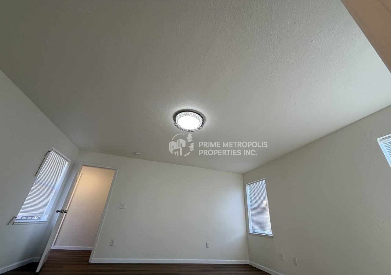 1715 82nd Ave #1 - Photo 5 of 32