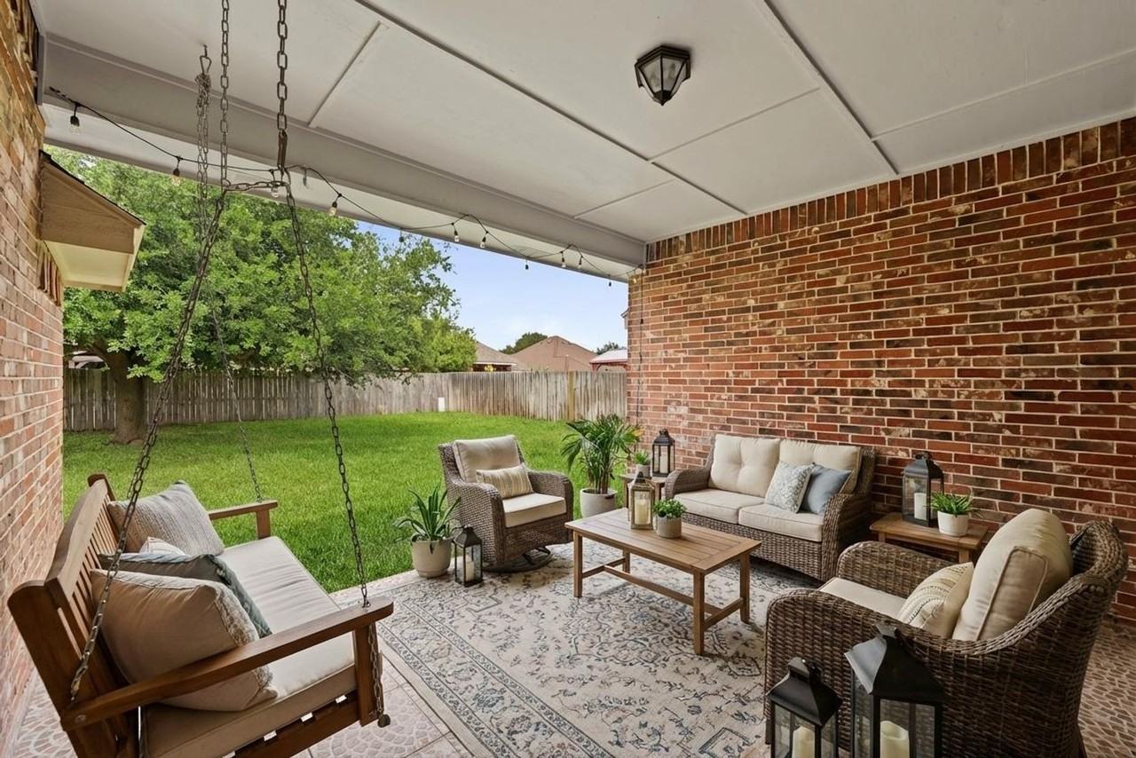 467 Drennan St - Photo 3 of 19