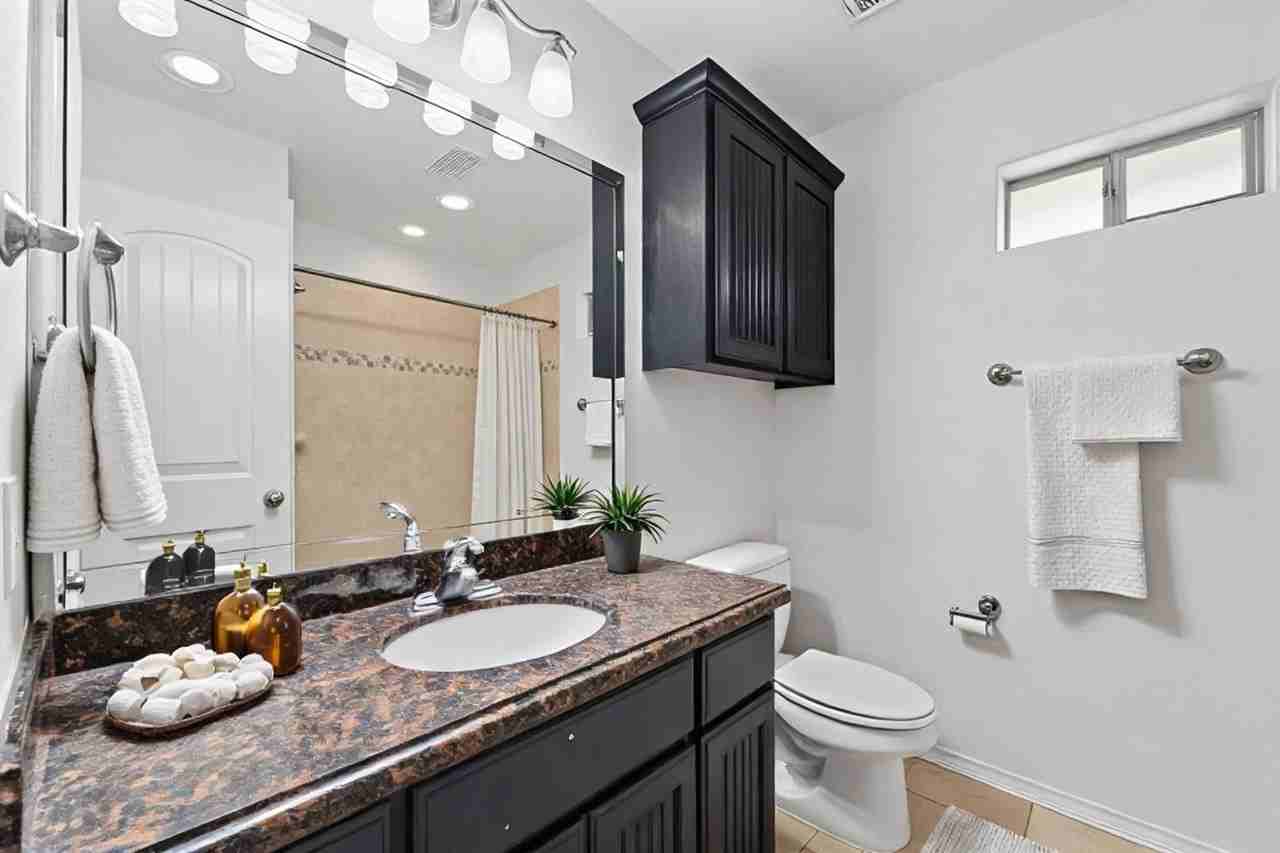 467 Drennan St - Photo 4 of 19