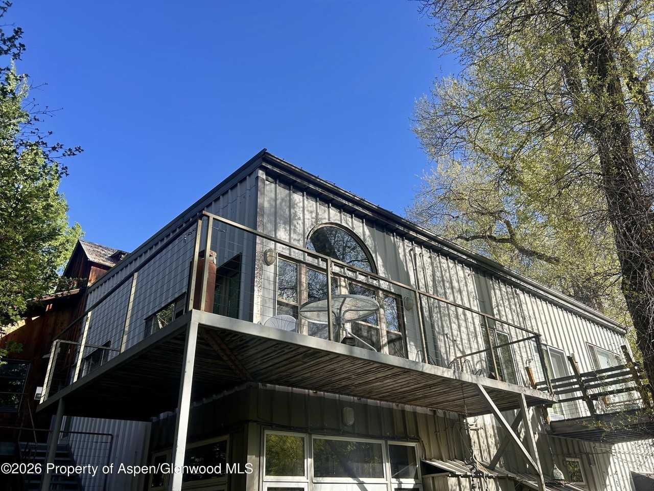 410 N Mill St - Photo 2 of 12