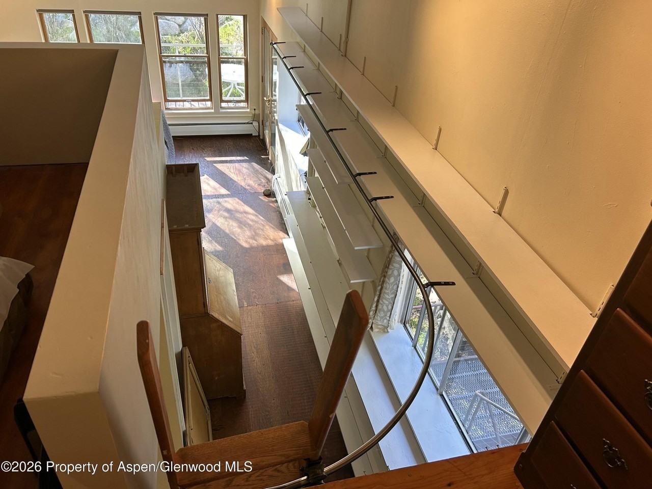 410 N Mill St - Photo 4 of 12