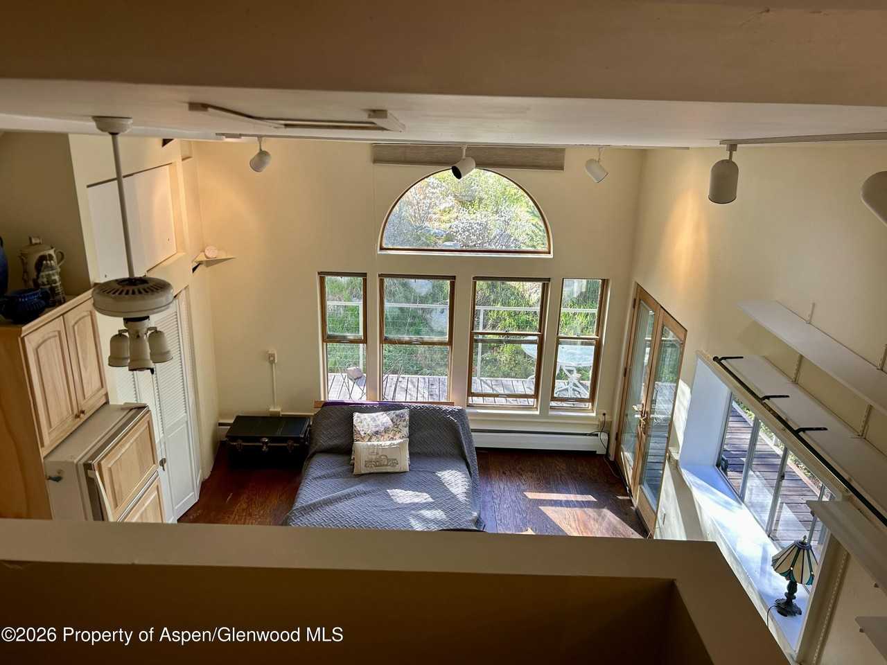 410 N Mill St - Photo 5 of 12