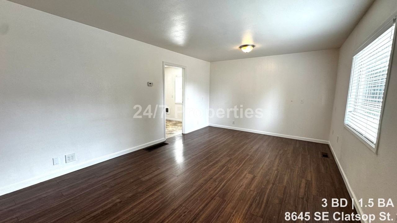 8645 Se Clatsop St - Photo 6 of 15