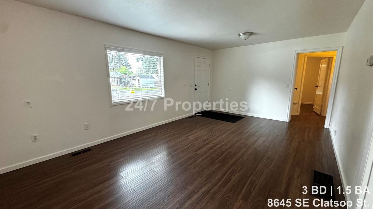 8645 Se Clatsop St - Photo 7 of 15