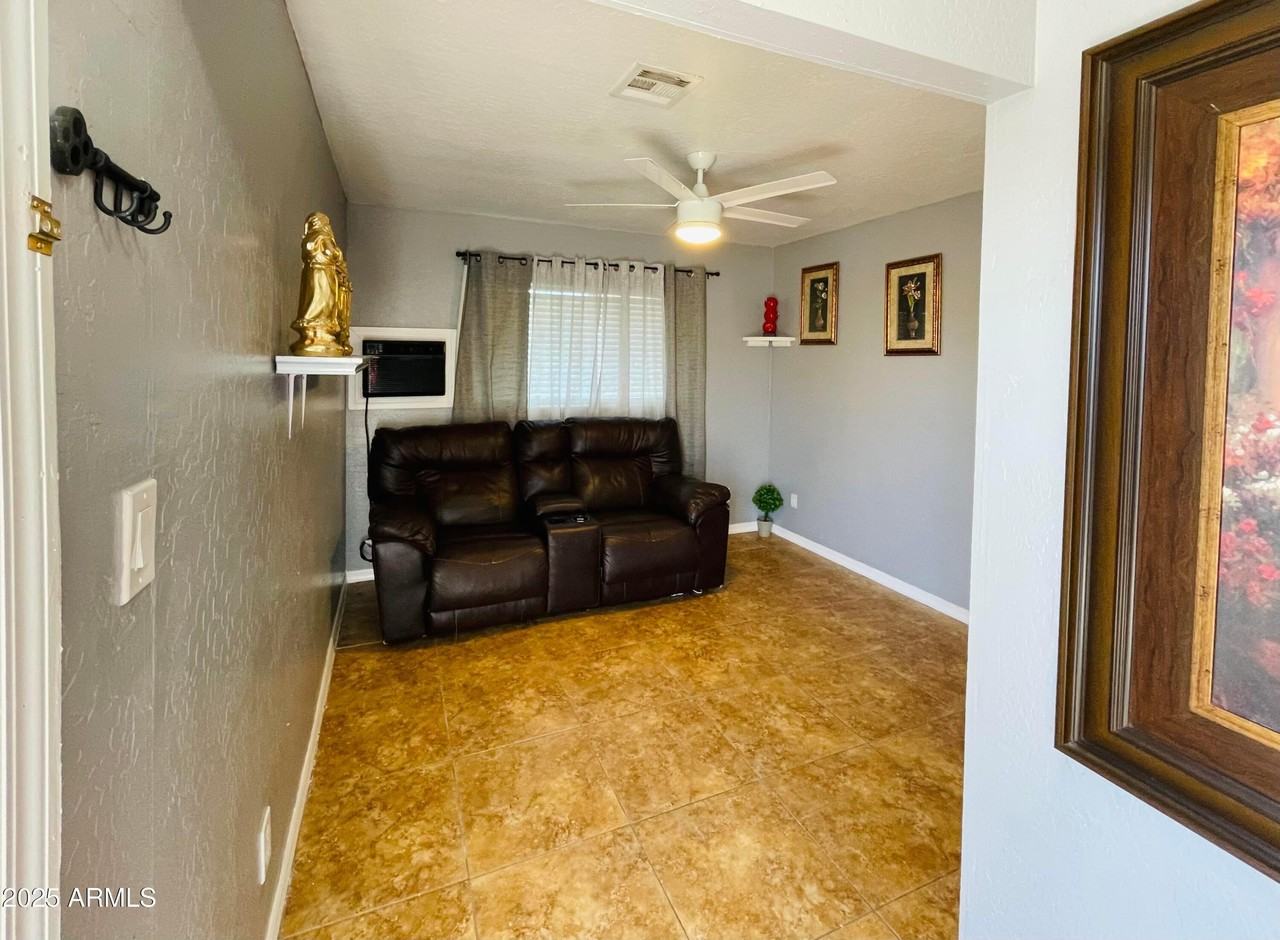 3720 W Mauna Loa Ln - Photo 5 of 16