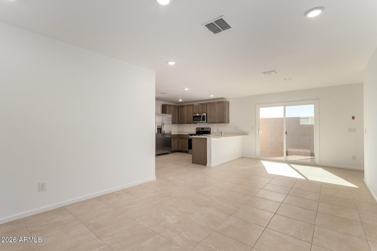 17589 N Del Mar Ave - Photo 7 of 24