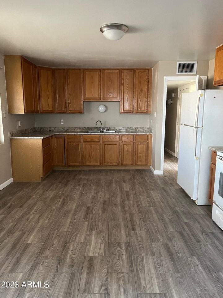 8638 N 8th St - Photo 2 of 12