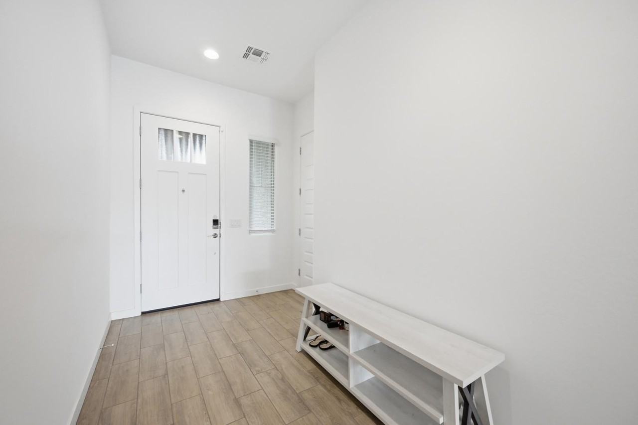 4323 N 92nd Dr - Photo 3 of 29