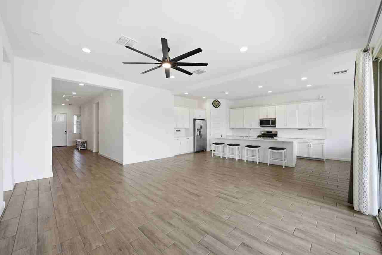 4323 N 92nd Dr - Photo 5 of 29