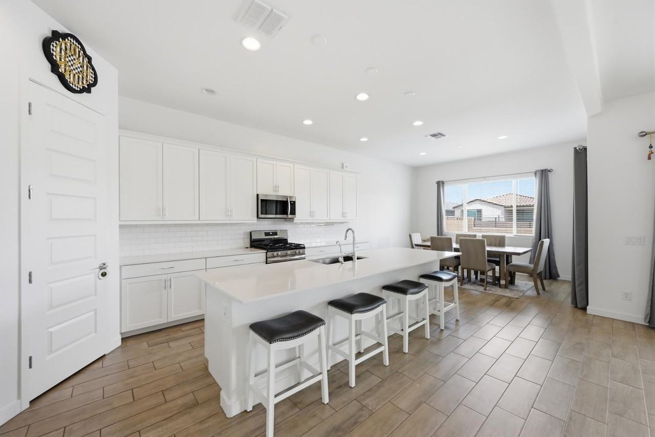 4323 N 92nd Dr - Photo 6 of 29
