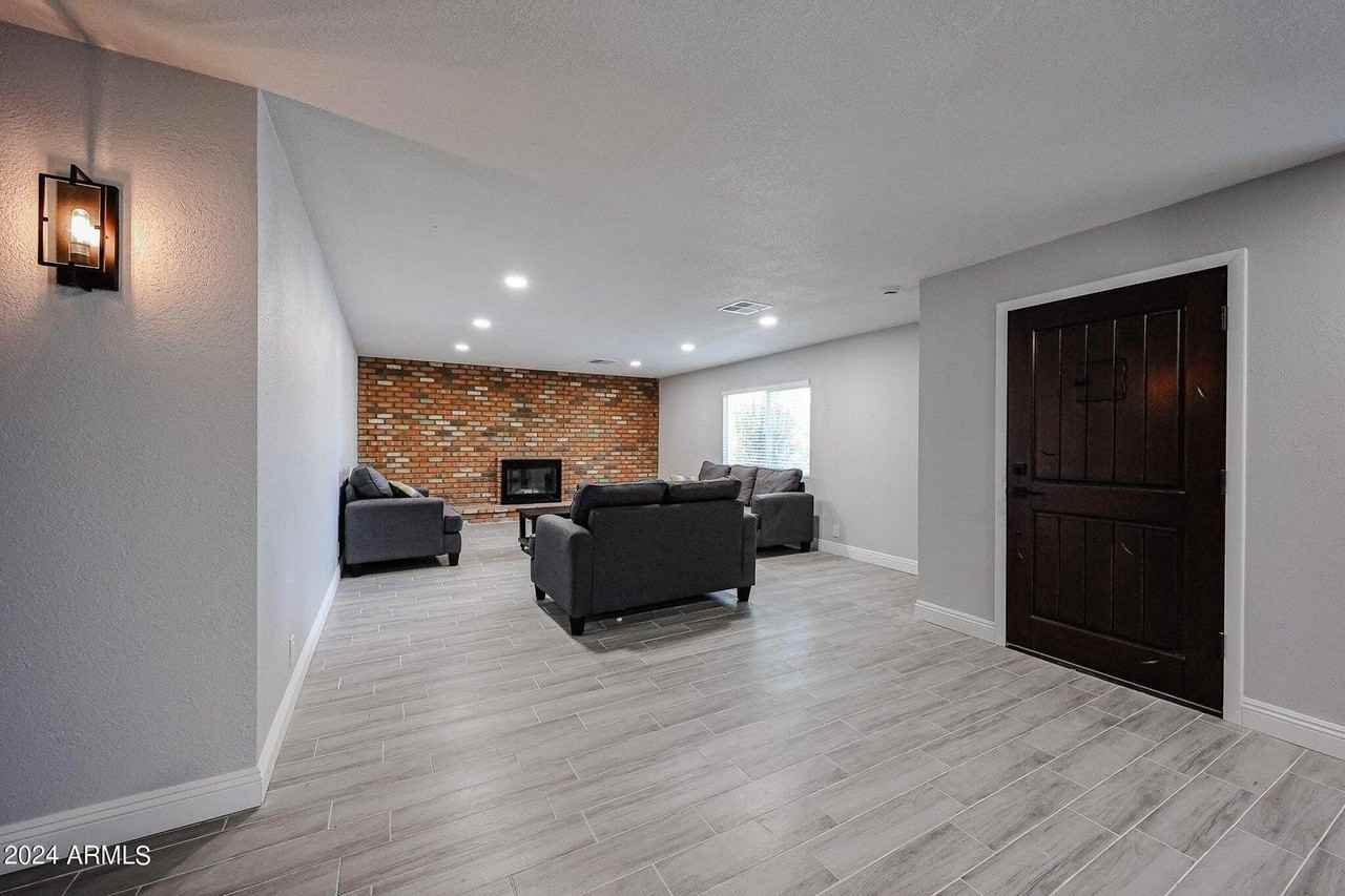 11207 S Iroquois Dr - Photo 5 of 34