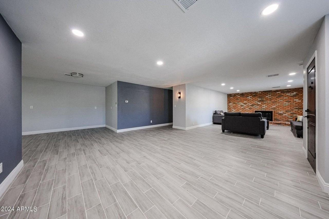 11207 S Iroquois Dr - Photo 6 of 34